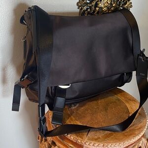😎🖤TUMI Devoe messenger bag🖤😎